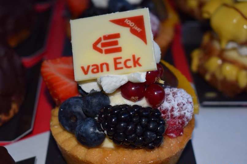 Taartje voor 100 jarig bestaan Van Eck